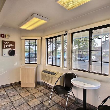 Motel 6 Milwaukee West - Brookfield Extérieur photo