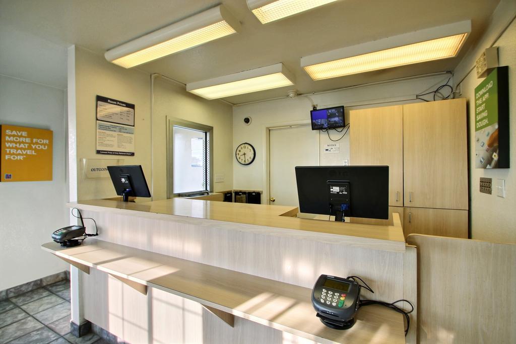 Motel 6 Milwaukee West - Brookfield Extérieur photo