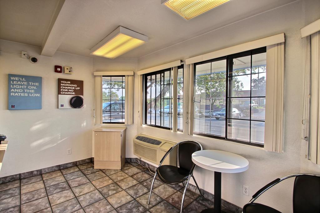 Motel 6 Milwaukee West - Brookfield Extérieur photo