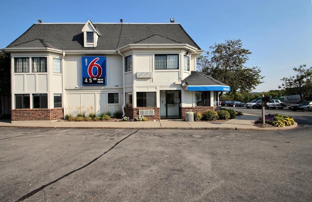 Motel 6 Milwaukee West - Brookfield Extérieur photo