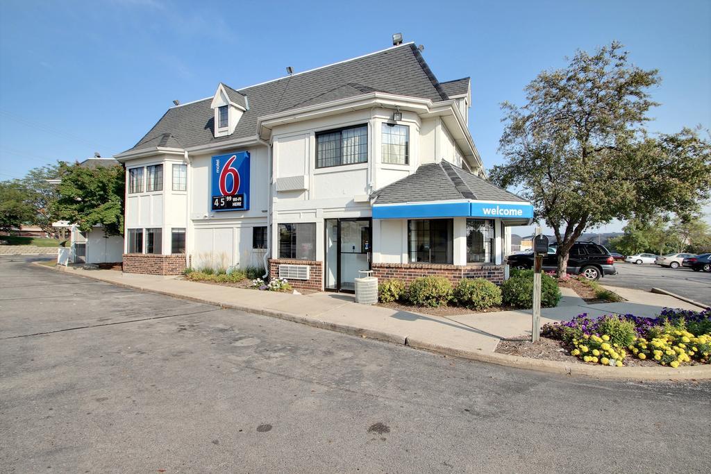Motel 6 Milwaukee West - Brookfield Extérieur photo