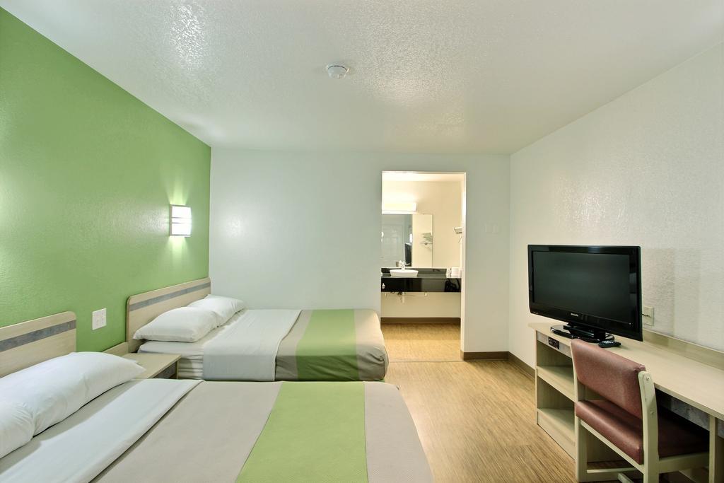 Motel 6 Milwaukee West - Brookfield Extérieur photo