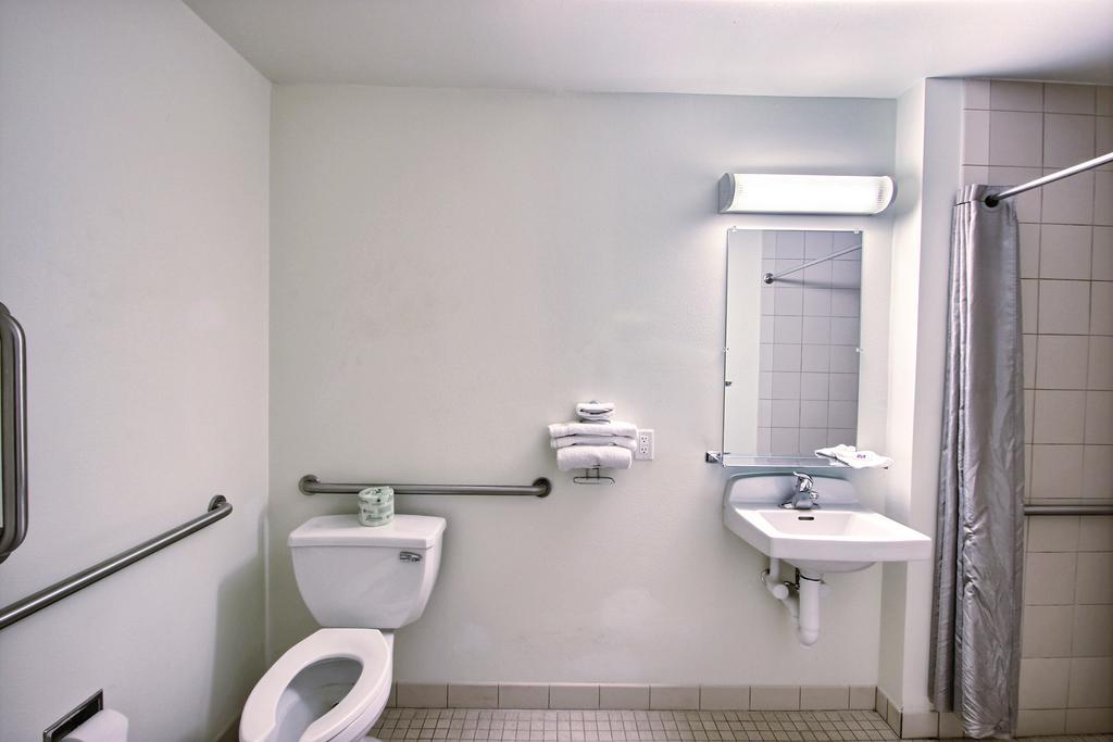 Motel 6 Milwaukee West - Brookfield Extérieur photo