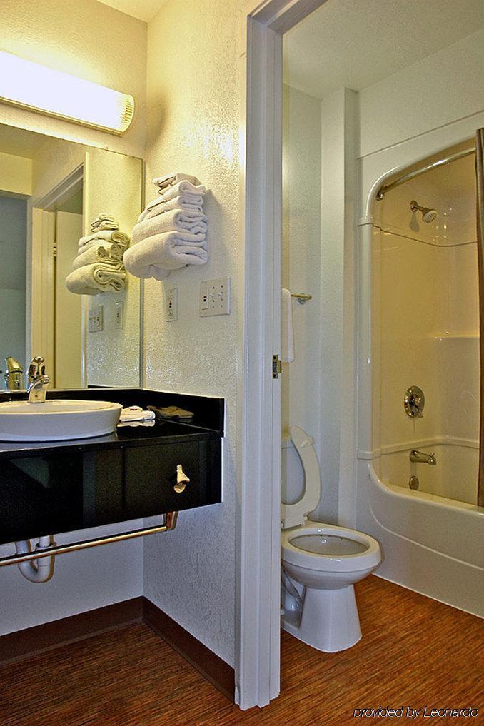 Motel 6 Milwaukee West - Brookfield Extérieur photo