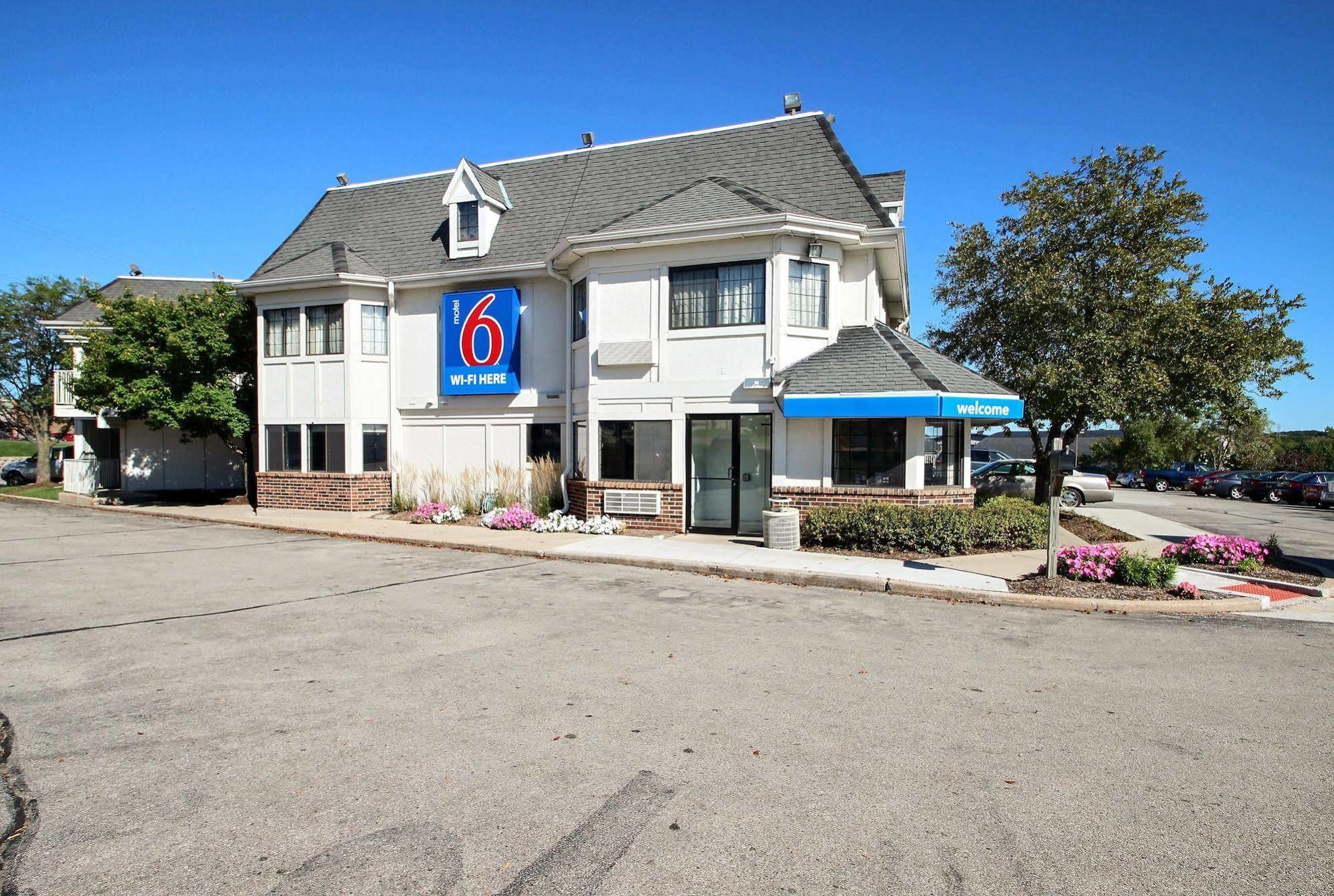 Motel 6 Milwaukee West - Brookfield Extérieur photo