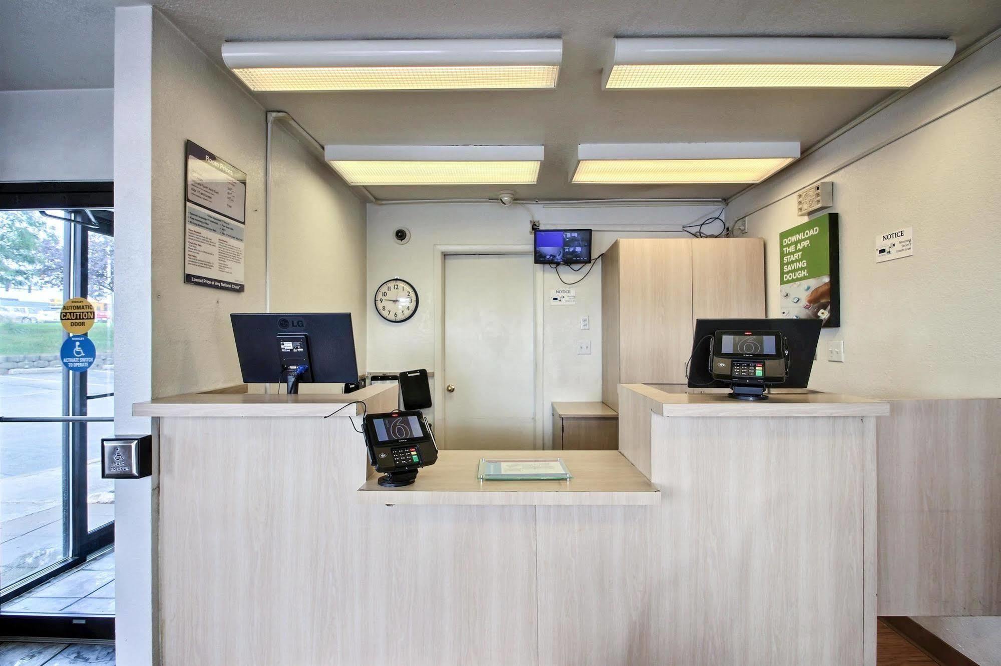 Motel 6 Milwaukee West - Brookfield Extérieur photo