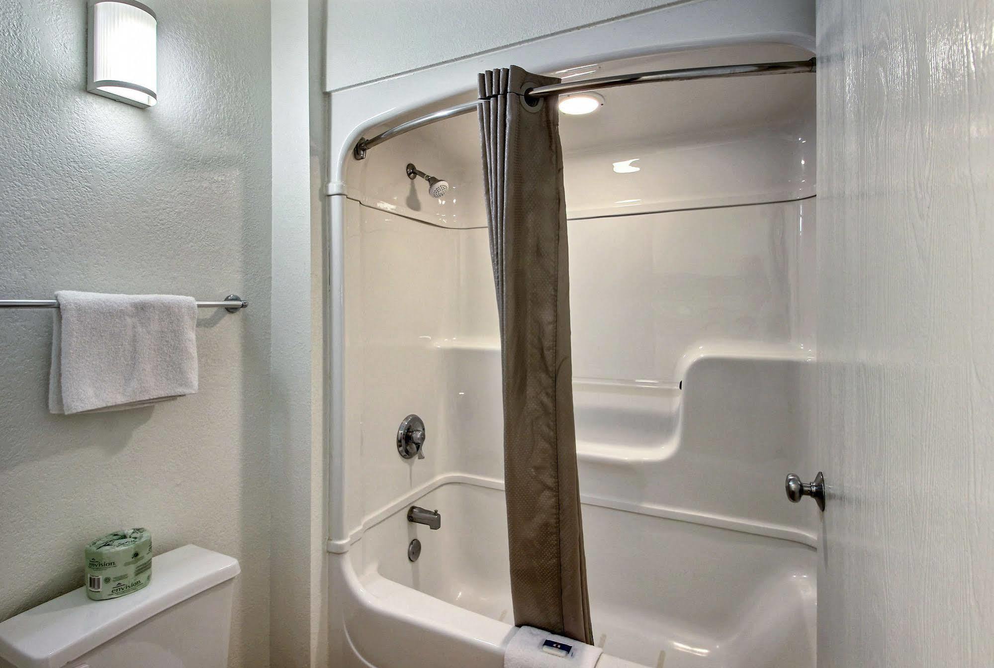 Motel 6 Milwaukee West - Brookfield Extérieur photo