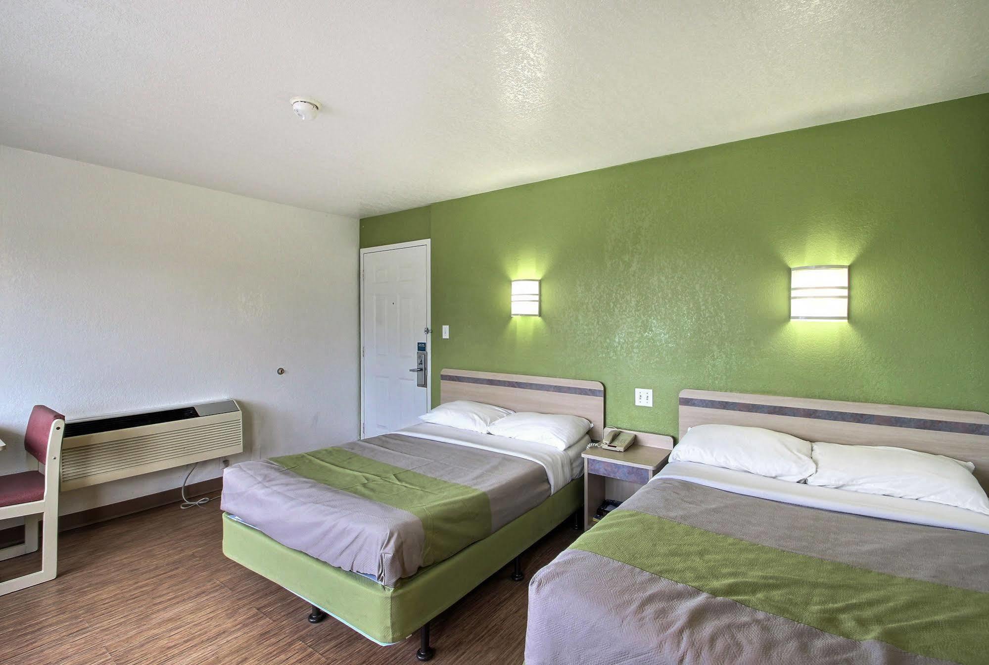 Motel 6 Milwaukee West - Brookfield Extérieur photo