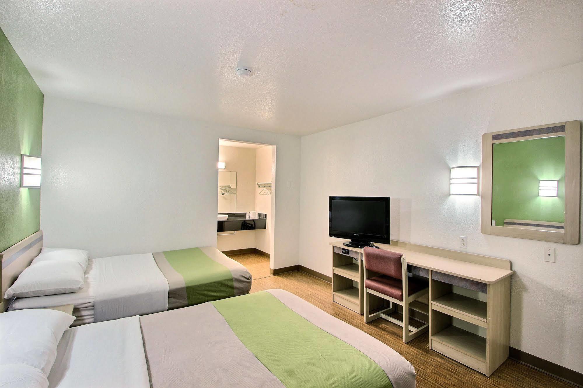 Motel 6 Milwaukee West - Brookfield Extérieur photo