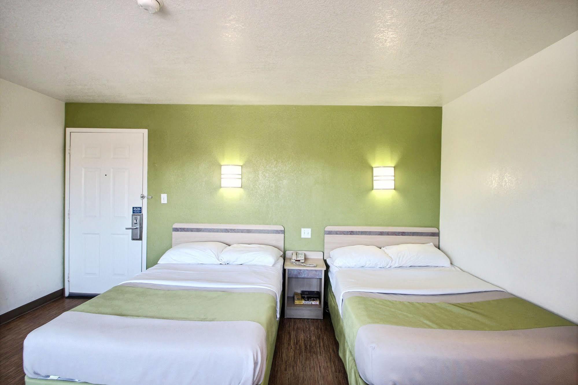 Motel 6 Milwaukee West - Brookfield Extérieur photo