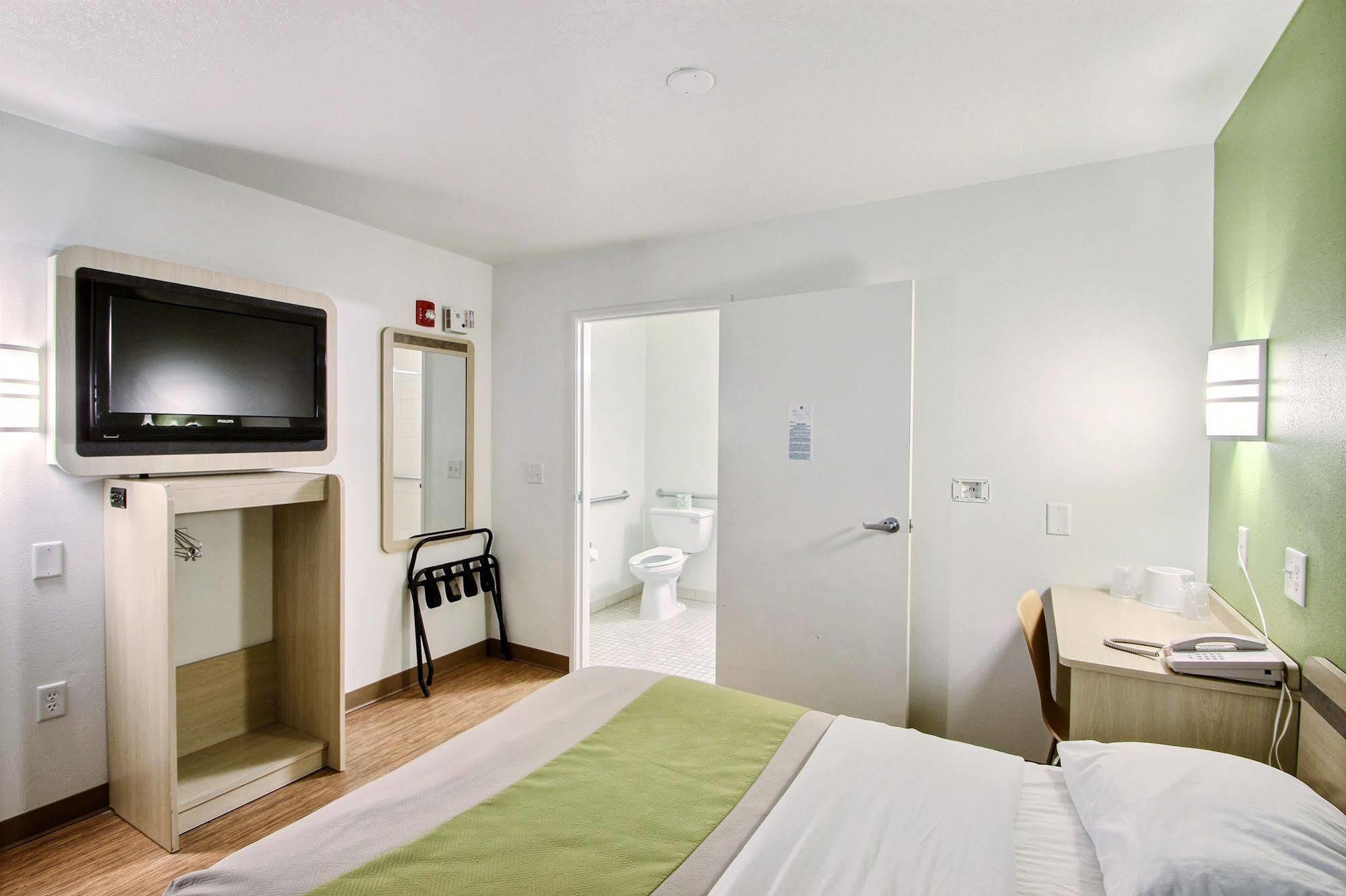 Motel 6 Milwaukee West - Brookfield Extérieur photo