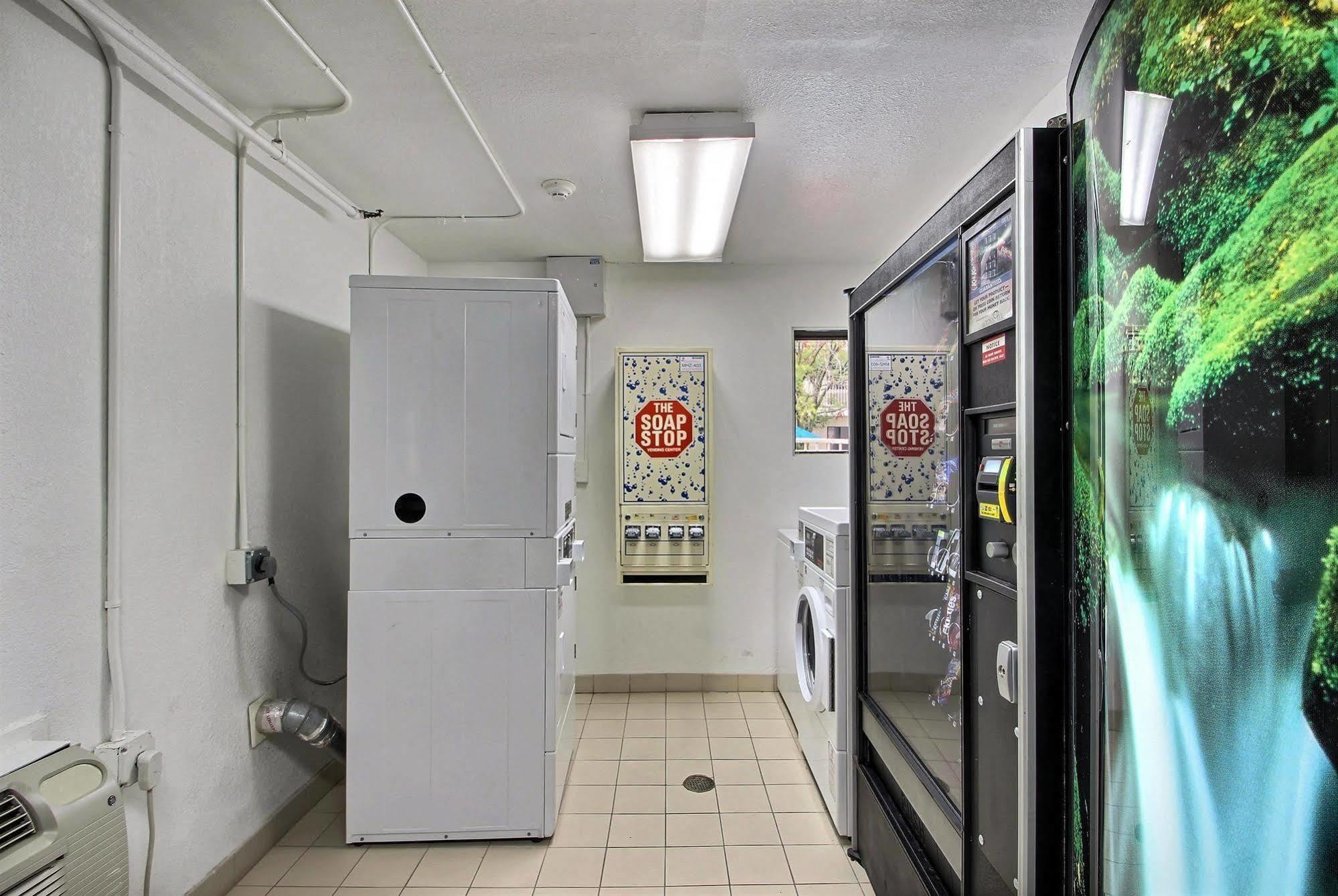 Motel 6 Milwaukee West - Brookfield Extérieur photo