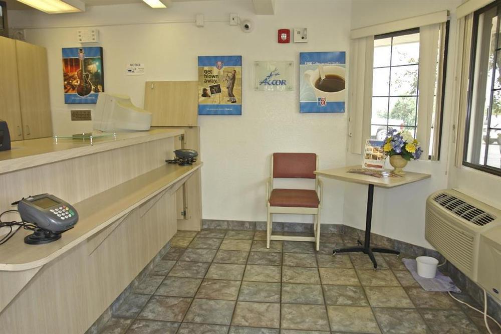 Motel 6 Milwaukee West - Brookfield Intérieur photo